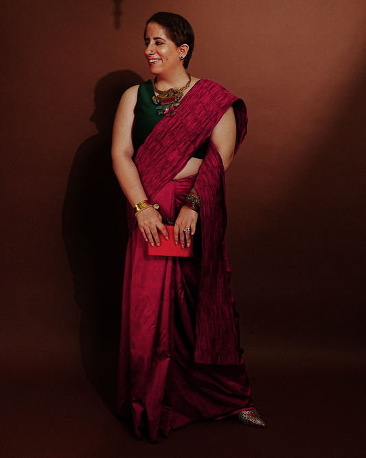 Gunnet Monga- in Fuchsia Sari